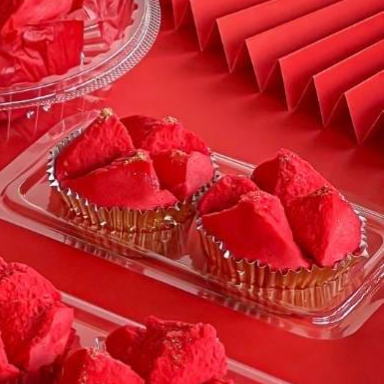 ขนมปุยฝ้าย สีแดง กลิ่นสตรอว์เบอร์รี ไซส์ M ( 1 กล่อง / 2 ชิ้น )