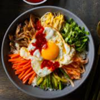 bibimbap (비빔밥) – mixed rice with vegetables & egg