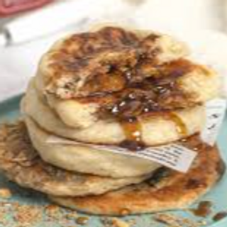 Hotteok (호떡) – sweet pancakes with brown sugar