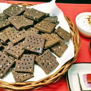 Nachni crackers