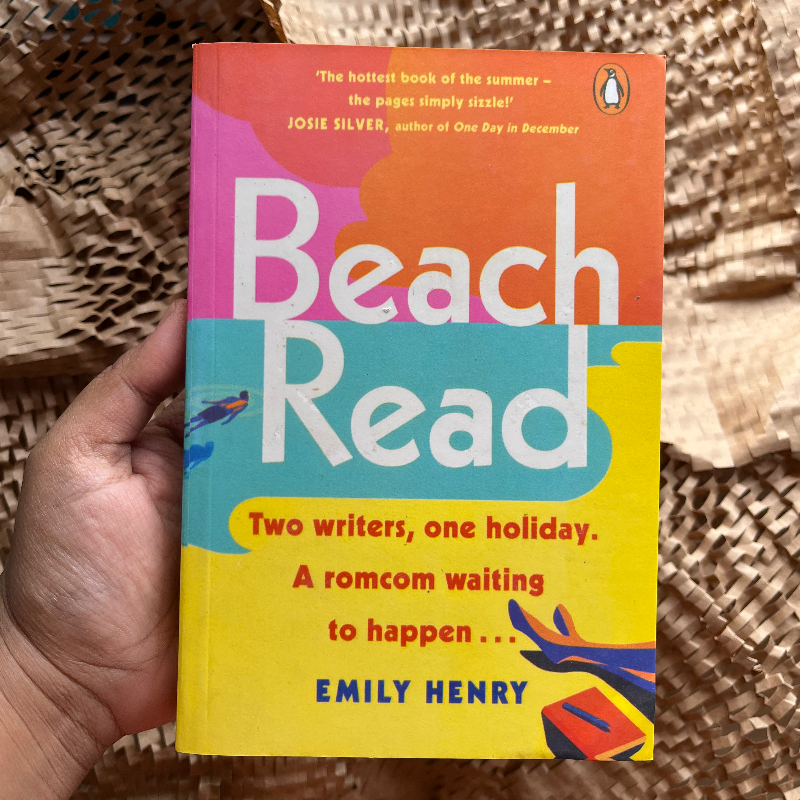 Beach reads - Emily Henry Large Image