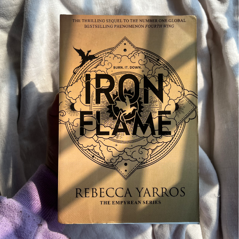 Iron Flame (The Empyrean #2) - Rebecca Yarros Large Image