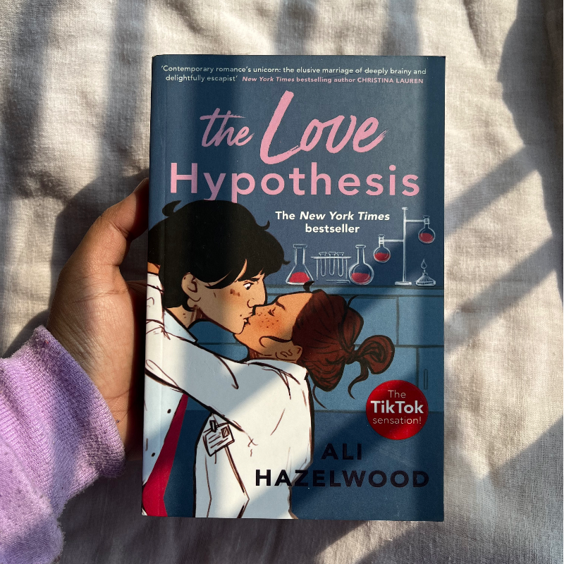 The Love Hypothesis - Ali Hazelwood Large Image