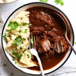 Gulash &. mashed potatoes