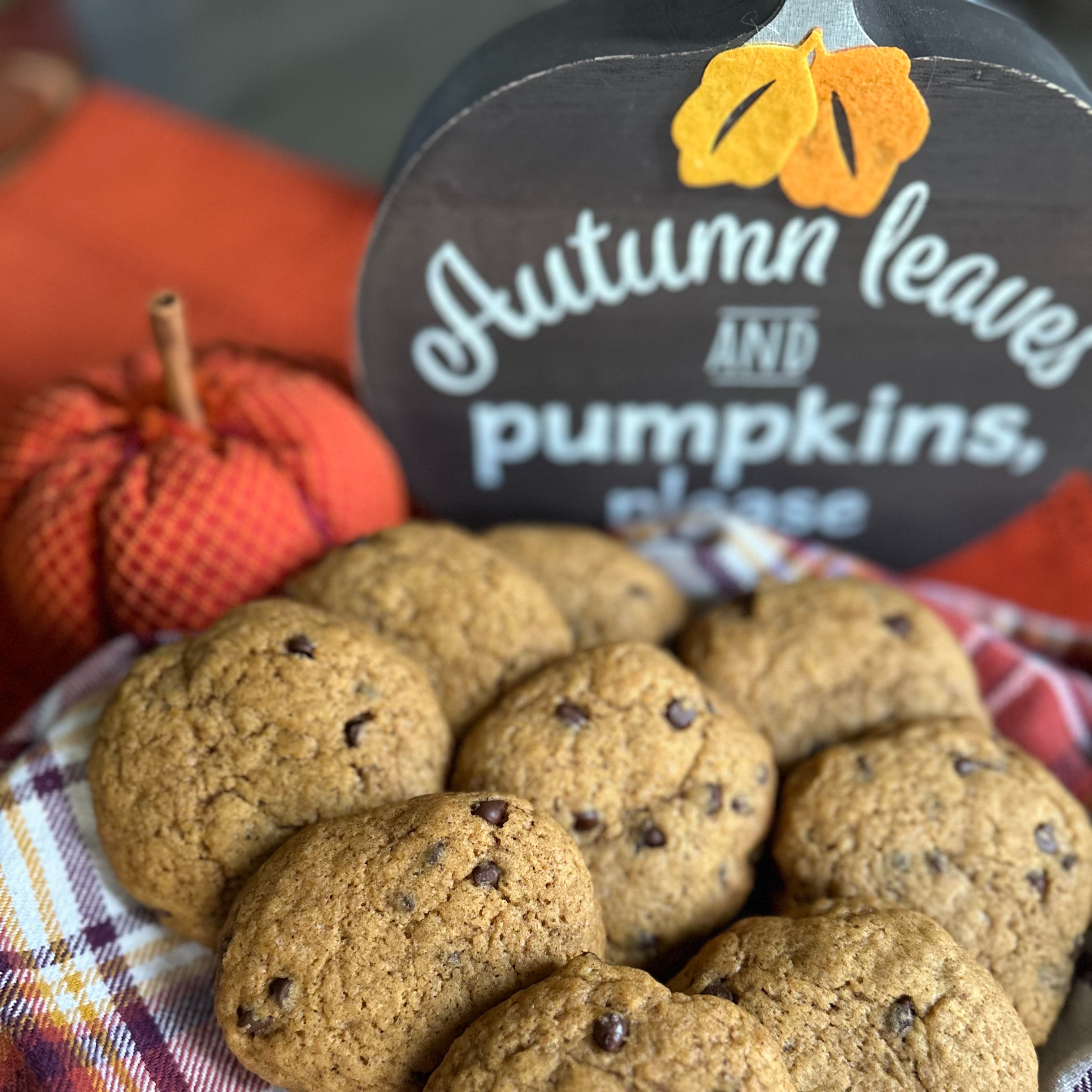 Pumpkin Brown Butter Chocolate Chip Cookies (6) Main Image