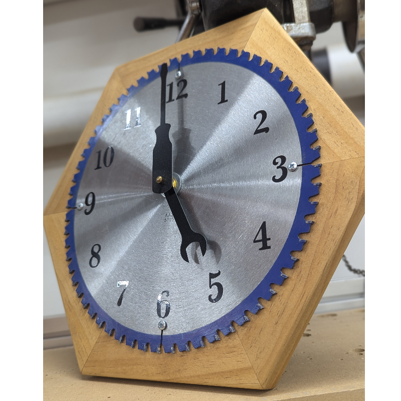 Sawblade Clock Main Image