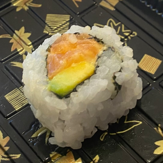 Spicy salmon, Avocado | ספייסי סלמון, אבוקדו