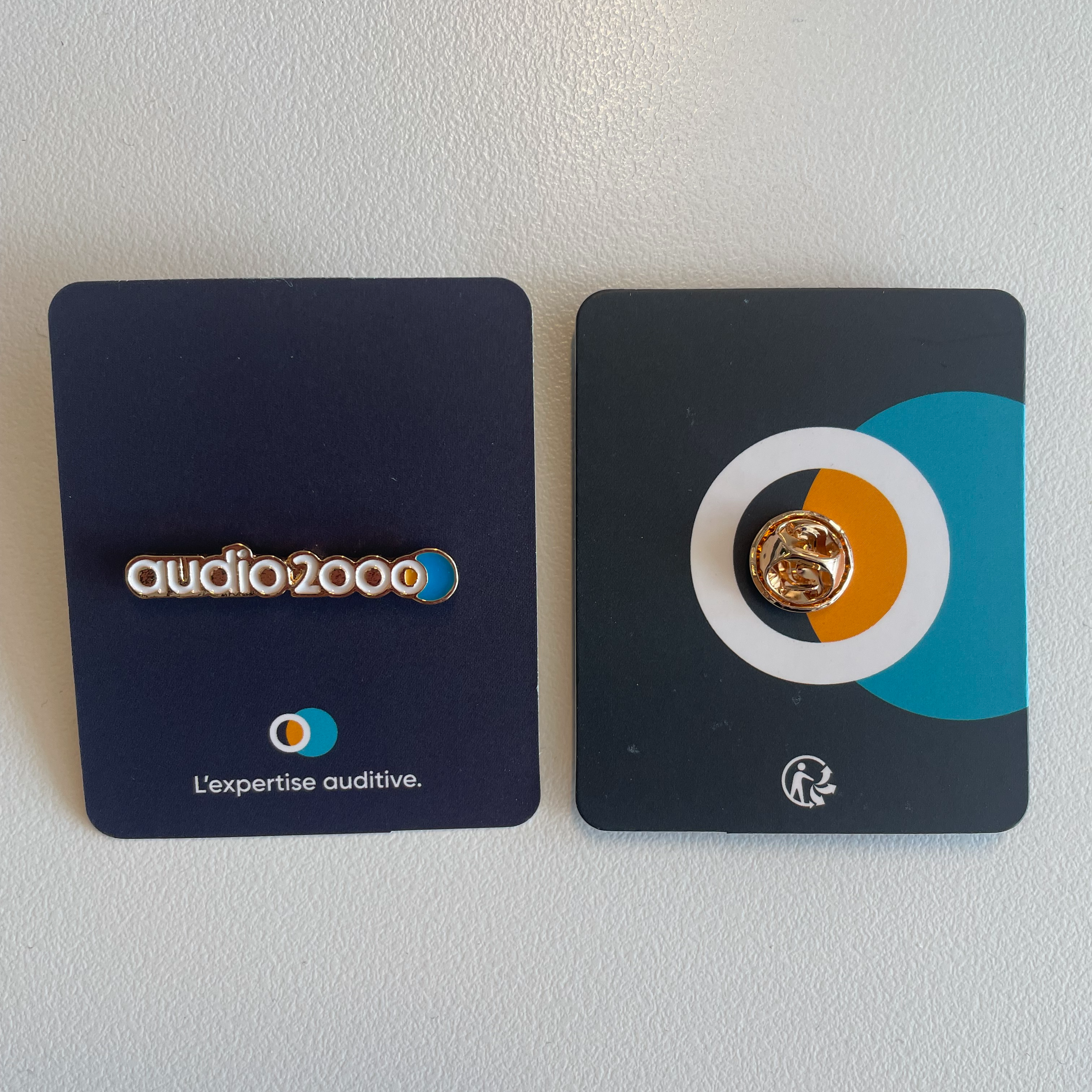 (D015106) Pins enseigne Audio 2000