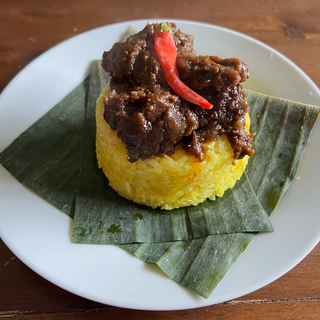 Pulut kuning with Beef Rendang