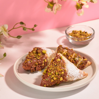 6 pcs Kitkat Pistachio Puff Pies