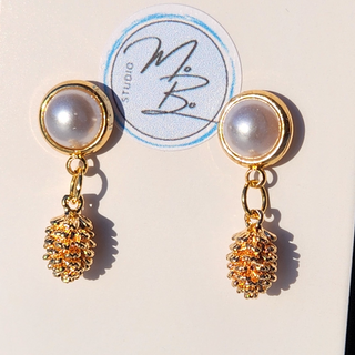 18K Gold Plated Pearl Stud with 18K Gold Plated Pine Cone