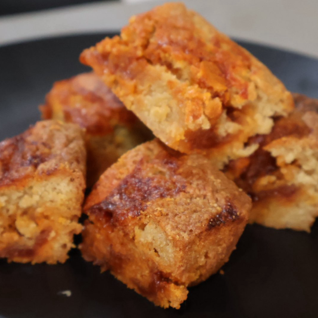 Rubias endiabladas (deviled blondies)