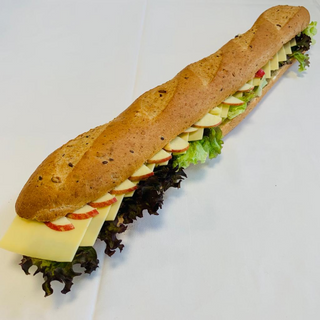 Rustico-Baguette mit Greyerzer AOP, Apfel und Salat