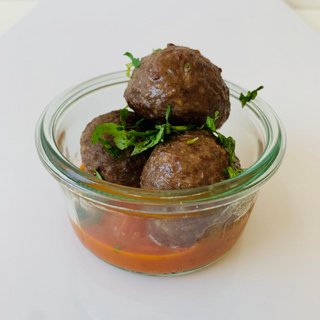 Rinds-Meatballs (3 Stück) mit pikanter Tomatensauce