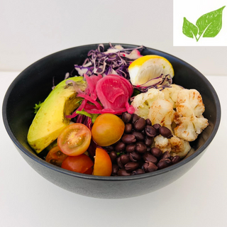 Bowl Mexican Salat Bowl (L) mit Cajun Blumenkohl, scwarzen Bohnen, Avocado und roten Zwiebeln