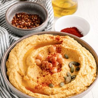 Signature Roasted Garlic Hummus 8 oz tub