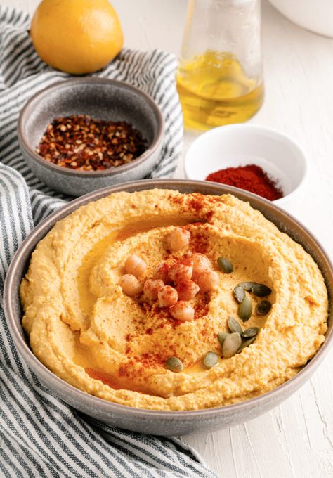 Signature Roasted Garlic Hummus 8 oz tub