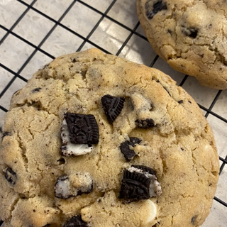 5.5 OZ Cookies N Cream Cookie