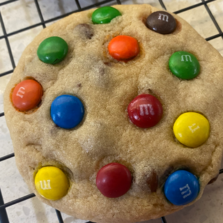 5.5 OZ Chocolate Chip M&M Cookie 