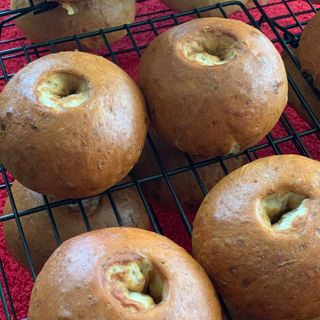 6 Roasted Garlic and Herb Bagels