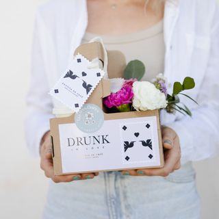 KIT - DRUNK IN LOVE - Mini bouquet + bebida