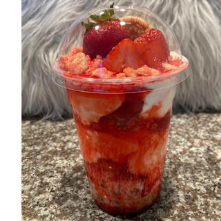 Strawberry Shortcake Crunch Kake Cheesekake