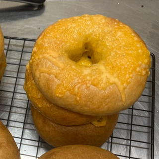 Cheesy Sourdough Bagels (3-pack) 