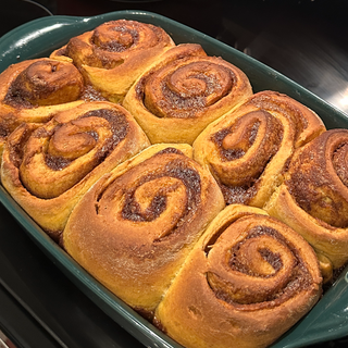 Full order cinnamon rolls (8)
