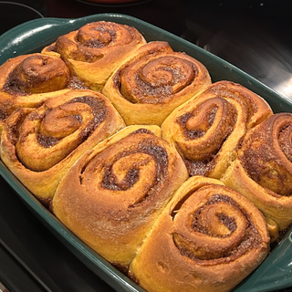 Half order cinnamon rolls (4)