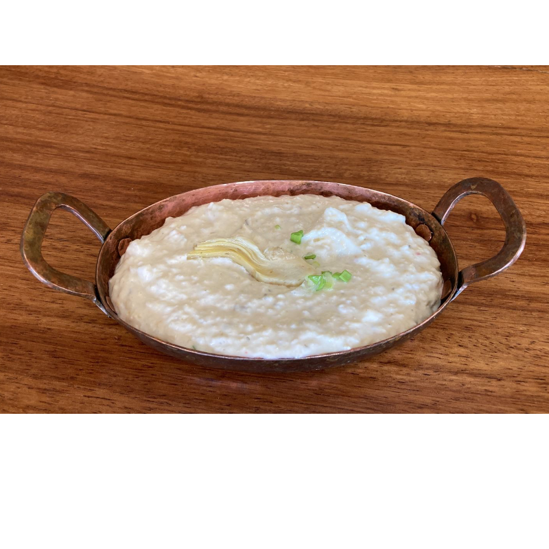 Salsa de alcachofa con conserva de limón y queso de cabra.