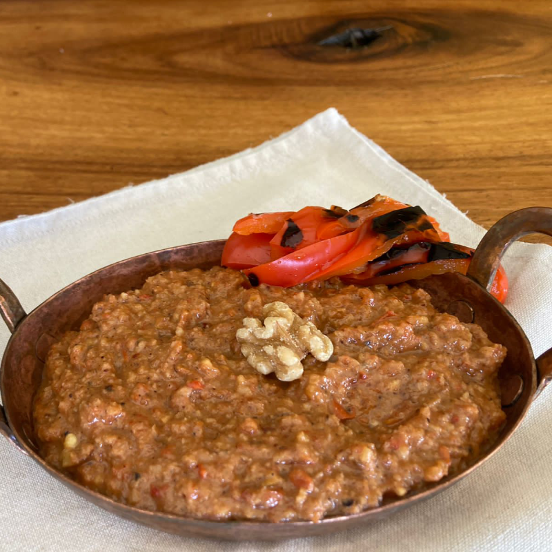 Muhammara de pimiento rojo asado con nuez y melaza de granada. Main Image