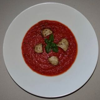 Sopa de tomate y albahaca