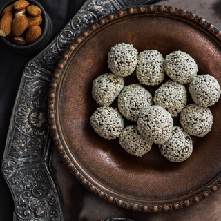 White Till laddu (200 gms)