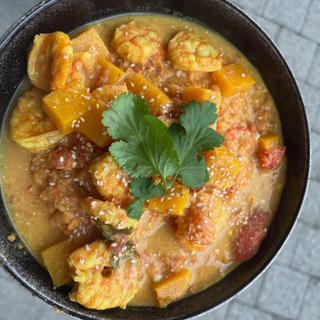 Curry de lentilles corail aux crevettes et butternut