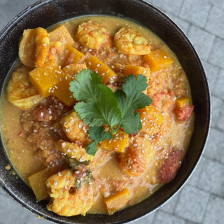 Curry de lentilles corail aux crevettes et butternut