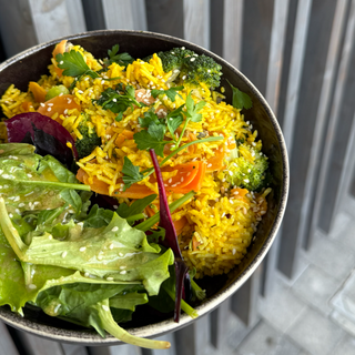 Kitchari : brocolis, carottes, champignons accompagné de salade