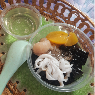 Nước Đường Hạt Chia (Chia Seeds with rock sugar syrup)