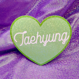 Taehyung (V) Green Glitter Heart Sticker