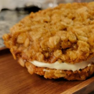 Oatmeal Creme Pies (6 count)