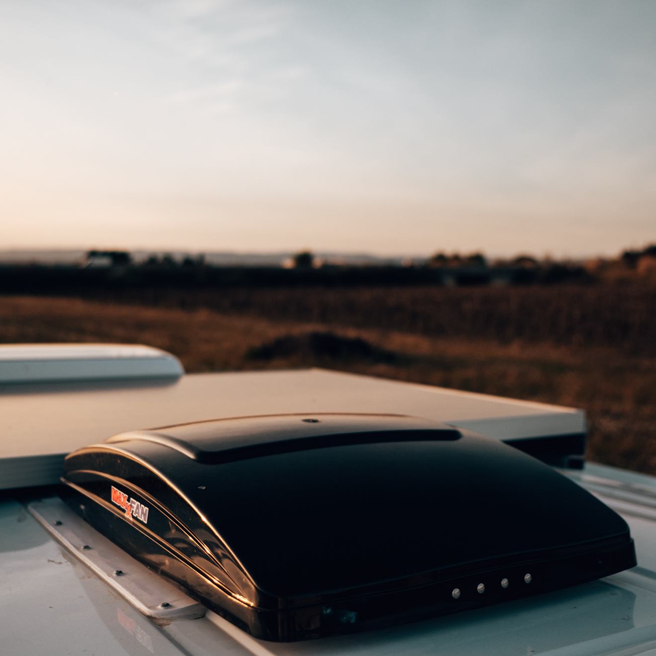 Lanterneau ventilé deluxe fumé 12V - MAXXFAN