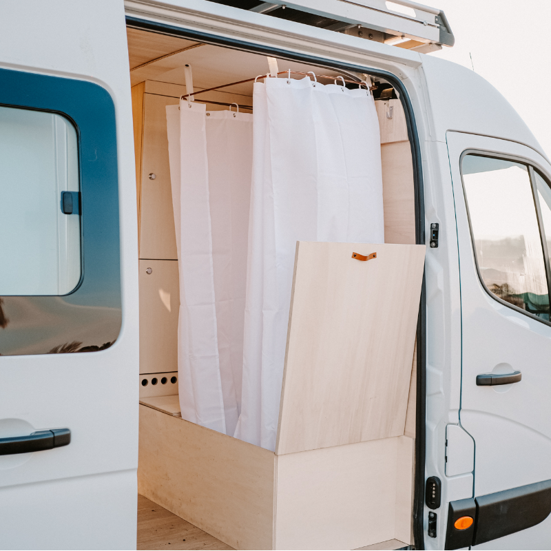 Douche dans meuble ou banquette