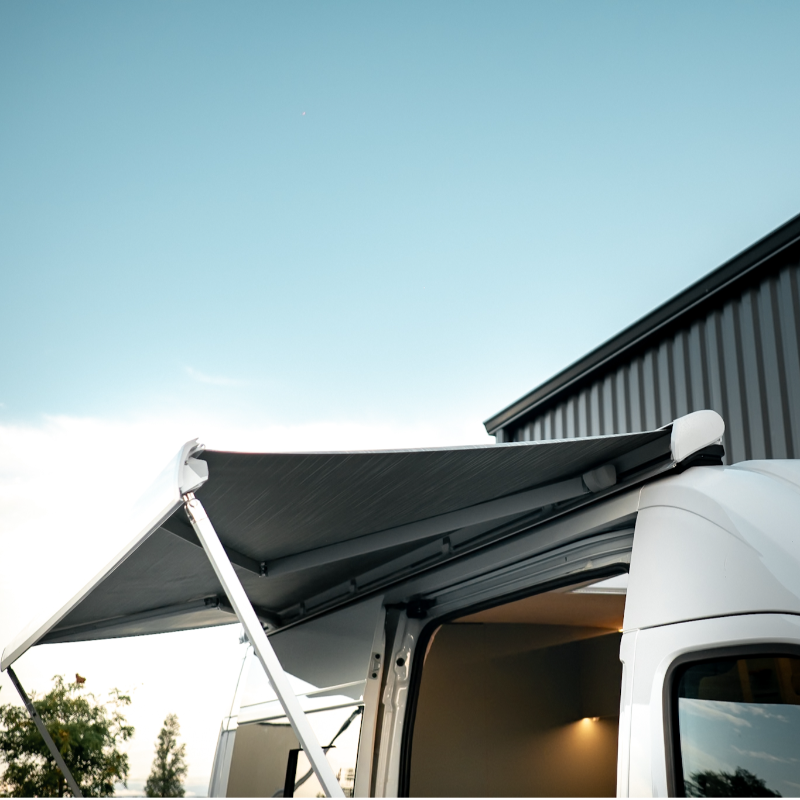 Store banne extérieur motorisé THULE