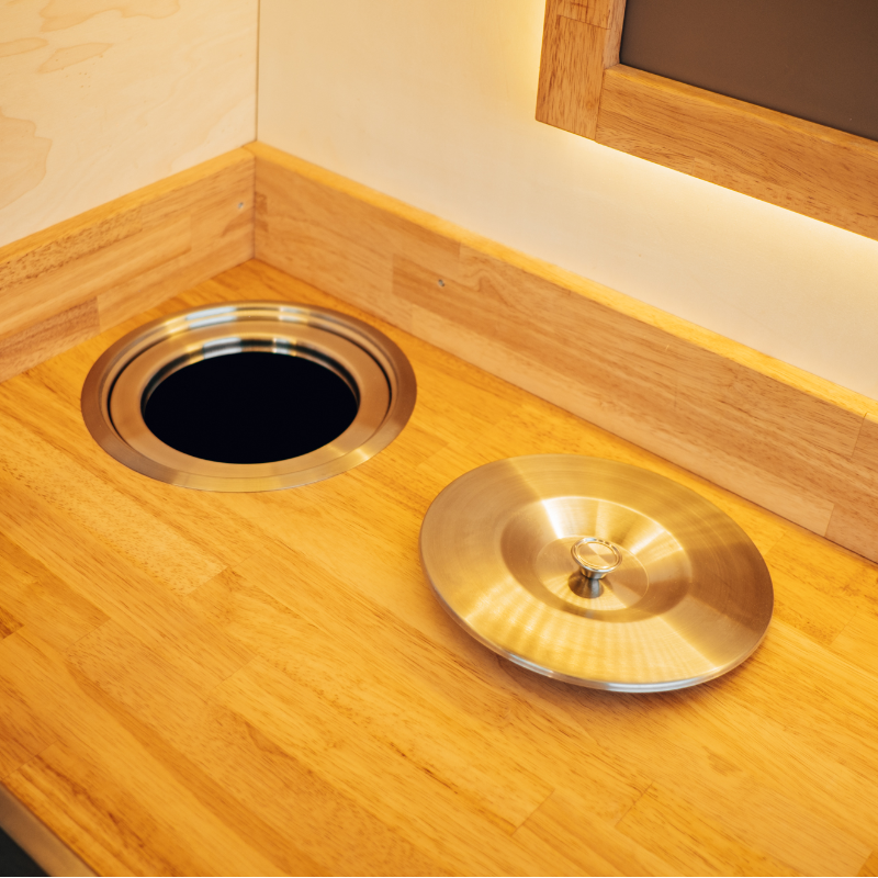 Poubelle intégrée dans mobilier