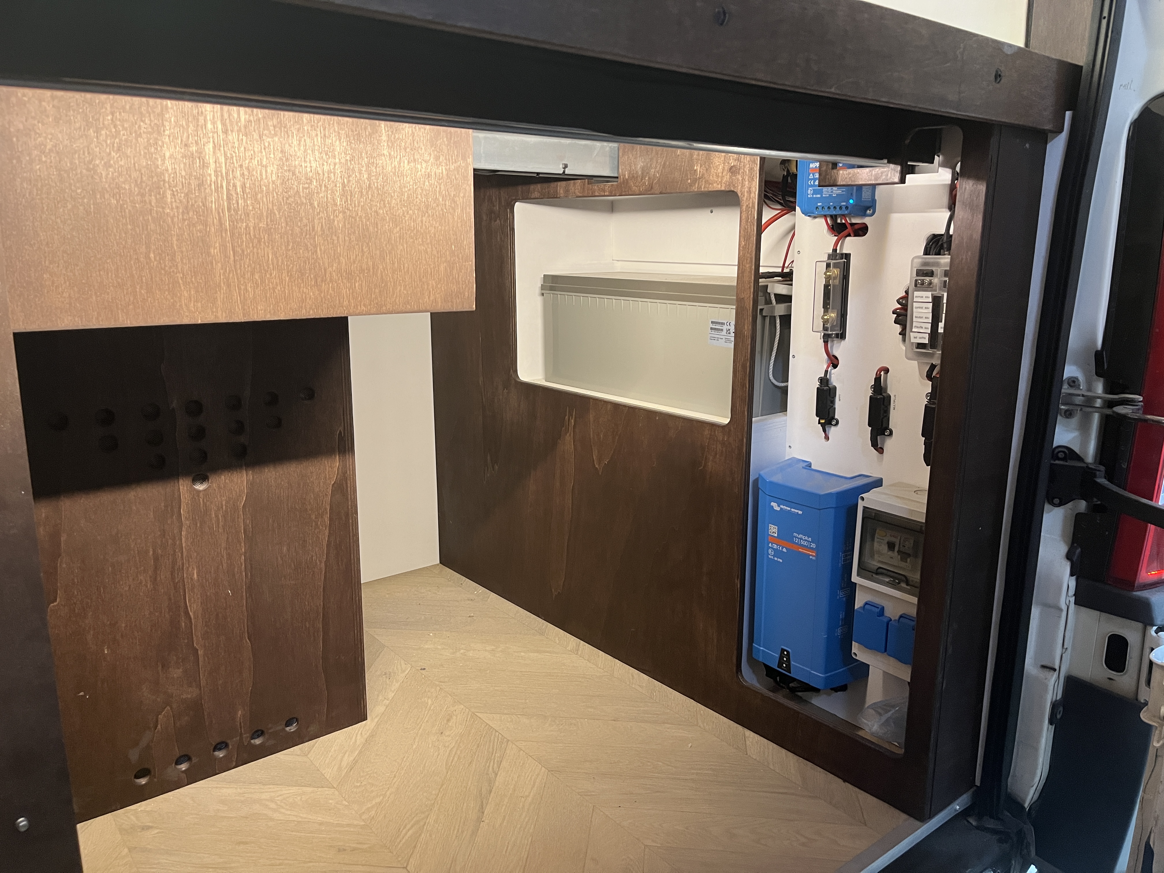 Réseaux  12V + 220V 