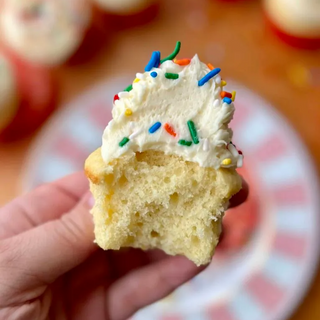 Vanilla cupcakes w/ buttercream