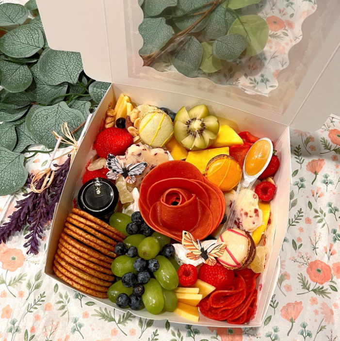 Queen Box Serves up to 4