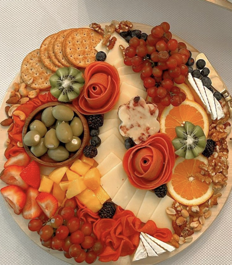 Medium Board Serves up to 10