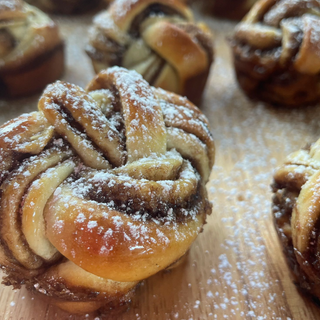 Cinnamon Bun  box of 6 pieces 