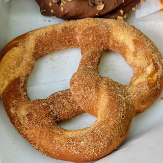 Pretzel - Cinnamon Sugar