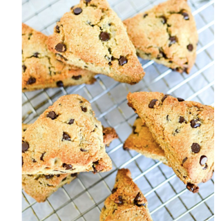 Almond Chocolate Chip Scones 4pk